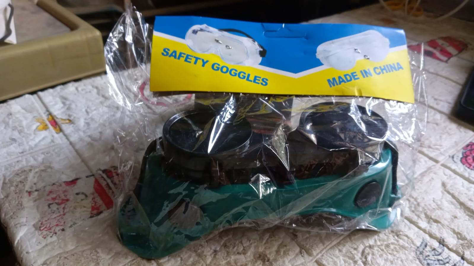 Safety Welding Goggles Anti Radiation Goggles Welder Work Protective Goggles Labour Working Safety Protective Eyewear (MOQ :- 10 Pcs) your brand