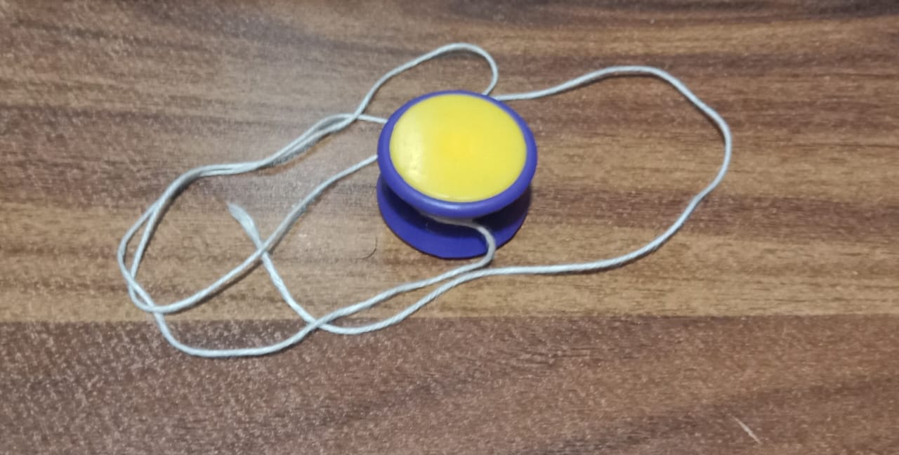 Small yoyo toy with string, rotating yoyo toy, brain exerciser for kids - Shopmania Wholesale