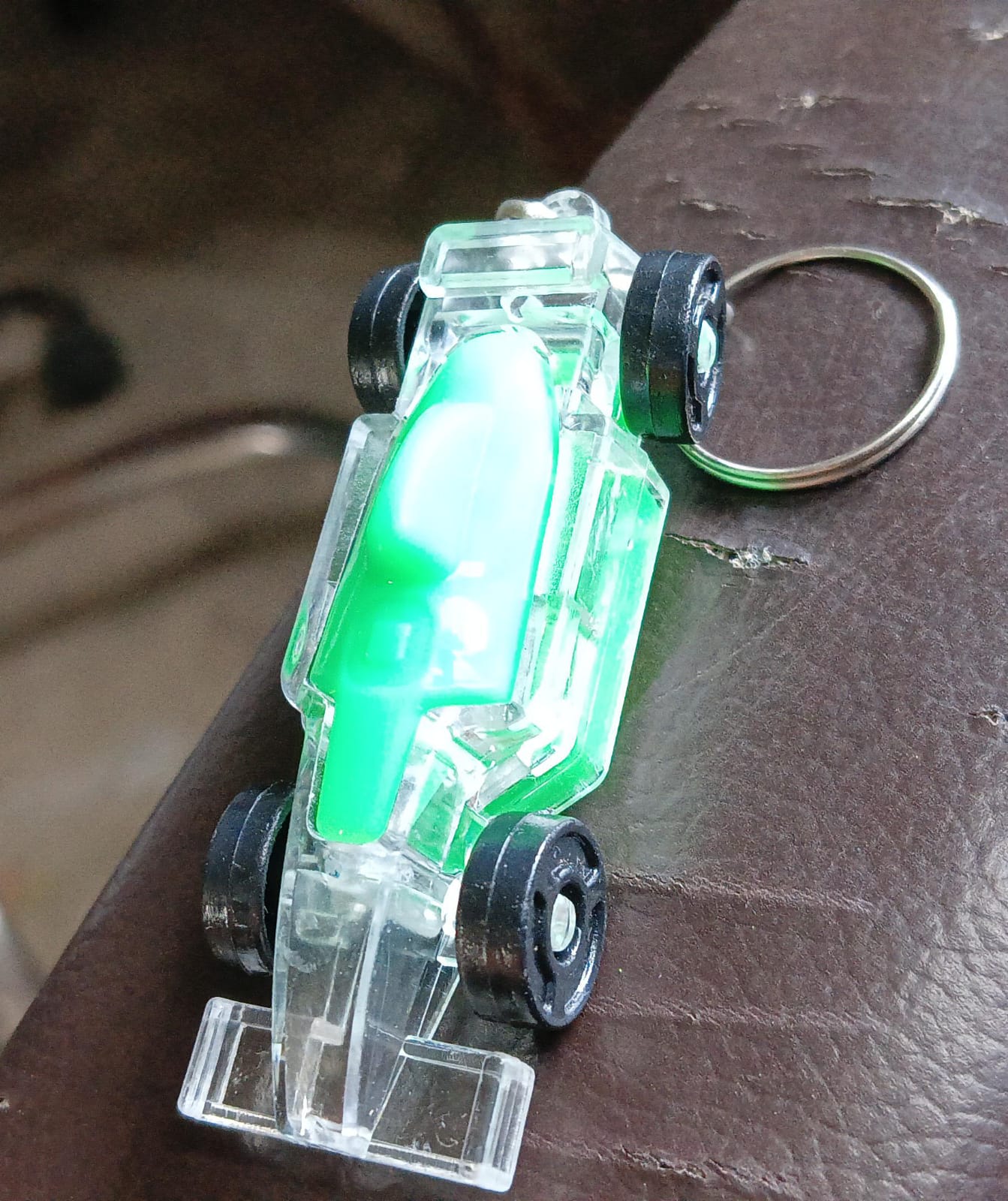 Cars Shape Keychain with On / Off Button LED Flashing Light (1 Pc) - Shopmania Wholesale