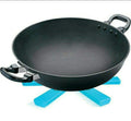 Portable and foldable kitchen hot mat, non-slip and heat-resistant.