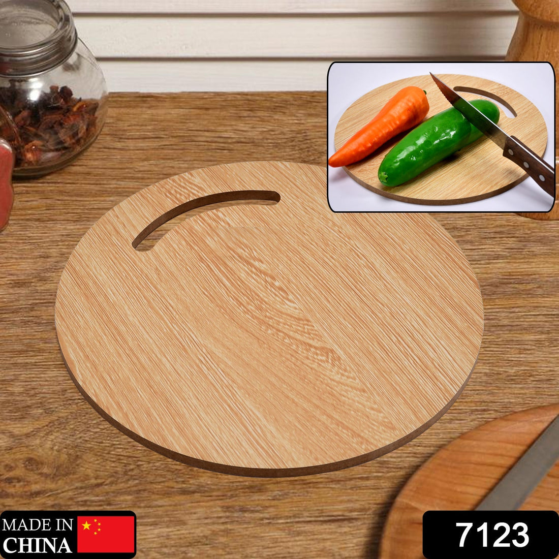 Round wooden chopping board