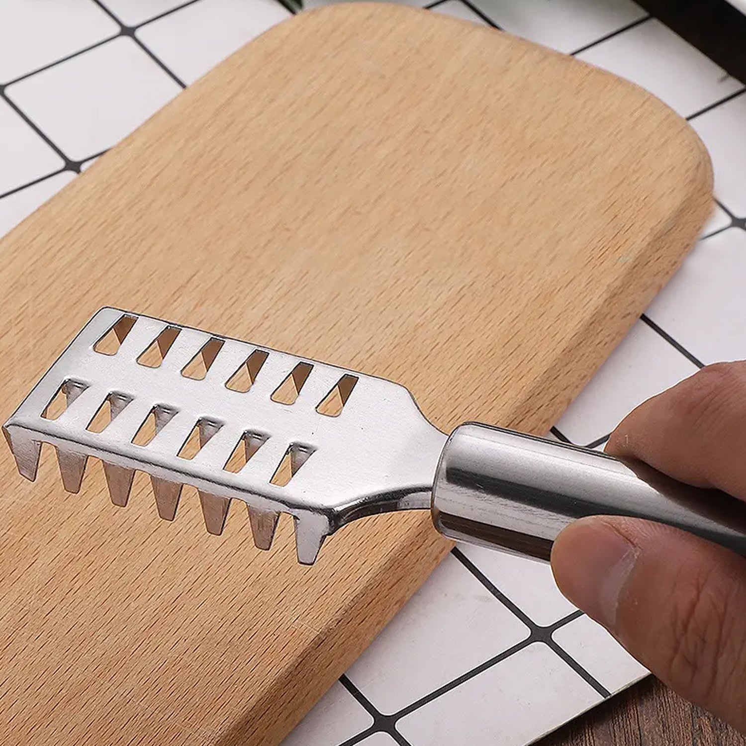 Fish Scale Remover Scraper Stainless Steel Fish Cutting Tools Sawtooth Easily Remove Fish Scales-Cleaning Brush Scraper Kitchen Tool- your brand