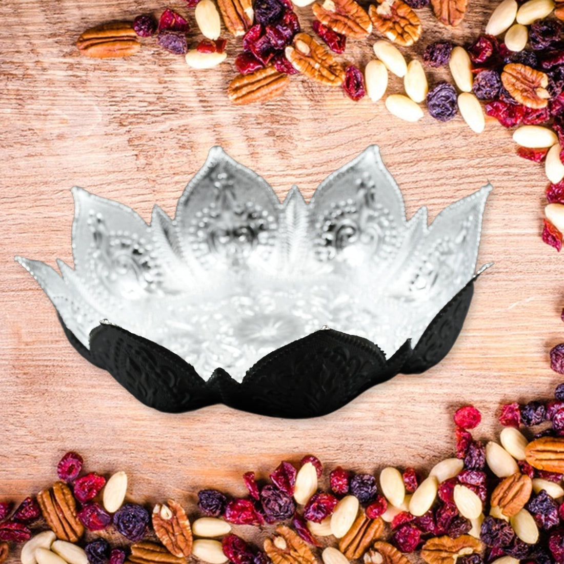 Decorative tray for mukhwas and dry fruits