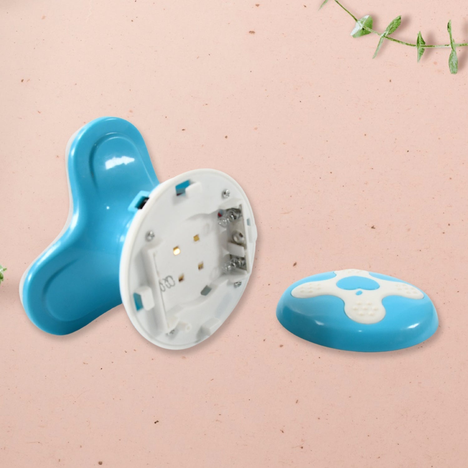 Multifunctional Mini Massager, Triangle Electric USB Massager, Automatic Switch, Relieve Fatigue, As a Gift (1 Pc / Battery Not Included) your brand
