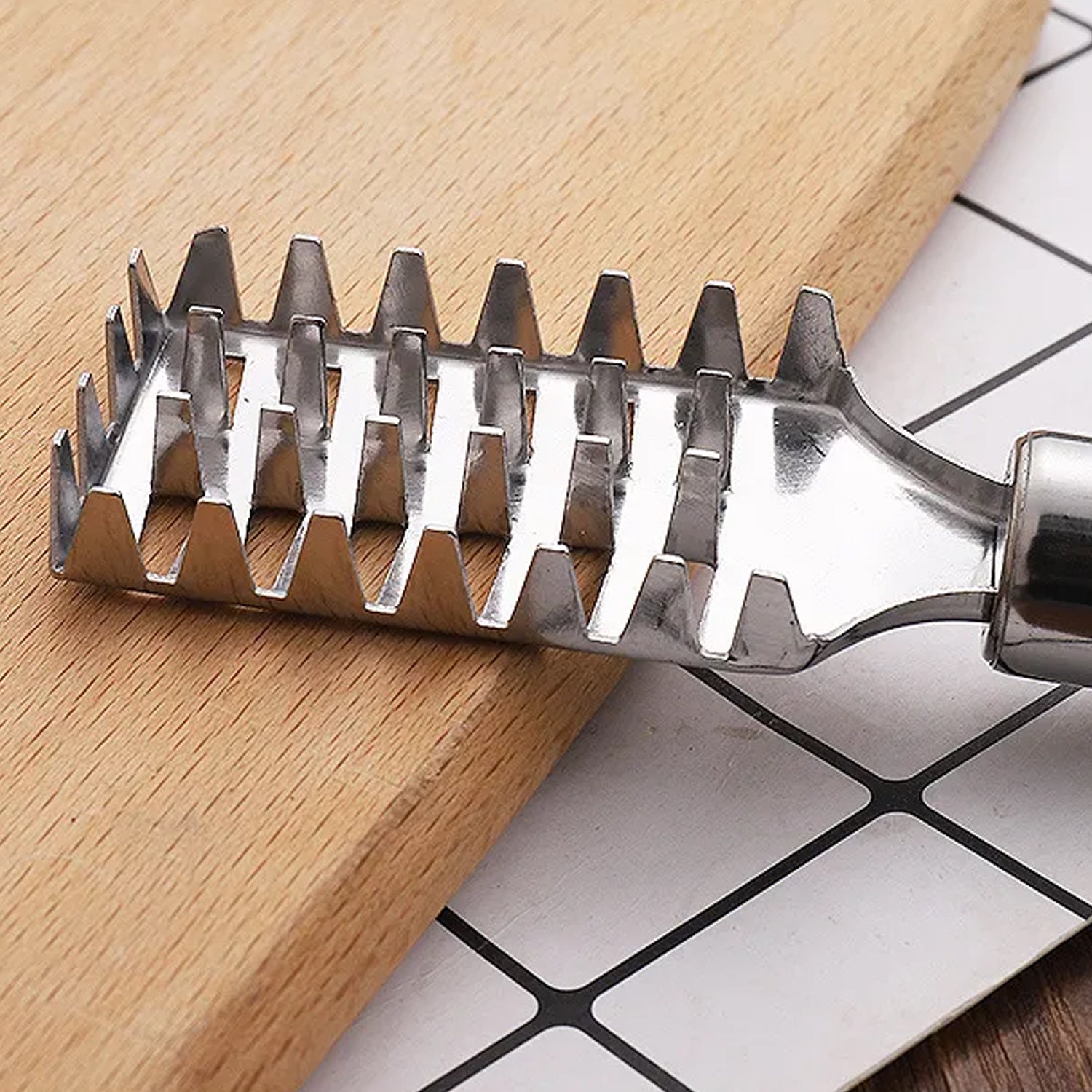 Fish Scale Remover Scraper Stainless Steel Fish Cutting Tools Sawtooth Easily Remove Fish Scales-Cleaning Brush Scraper Kitchen Tool- your brand