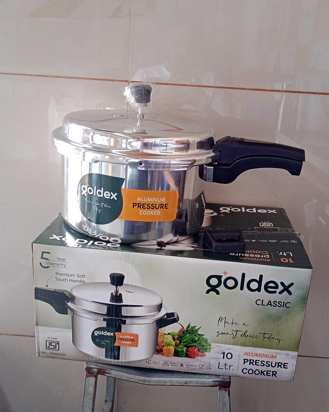 Aluminium Classic Goldex Pressure Cookers With Outer Lid (10 Litres / 5-Year warranty) your brand