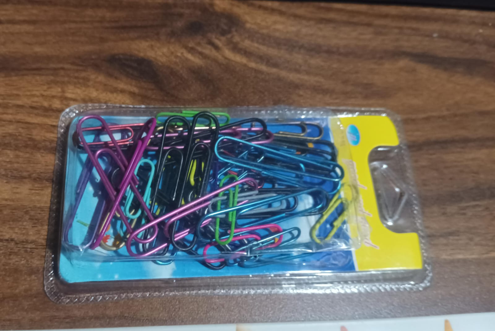 Multipurpose Assorted Color Paper Clips (Approx 40 Pcs / Mix Size) - Shopmania Wholesale