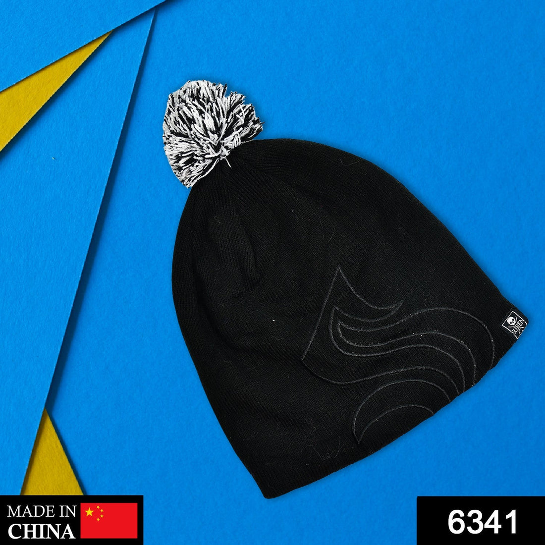Skull slouchy beanie cap with black inside fur.