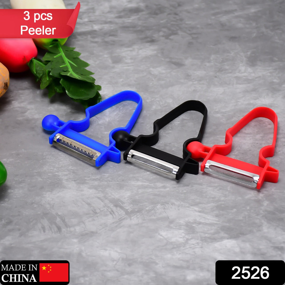 Set of 3 ergonomic vegetable peelers with sharp blades.