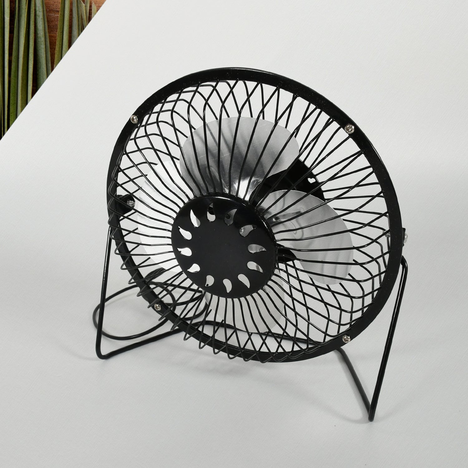 USB Table Desk Personal Metal Electronic Fan, Compatible with Computers, Laptops, Student Dormitory, Suitable For Office, School Use (1 Pc) - Shopmania Wholesale