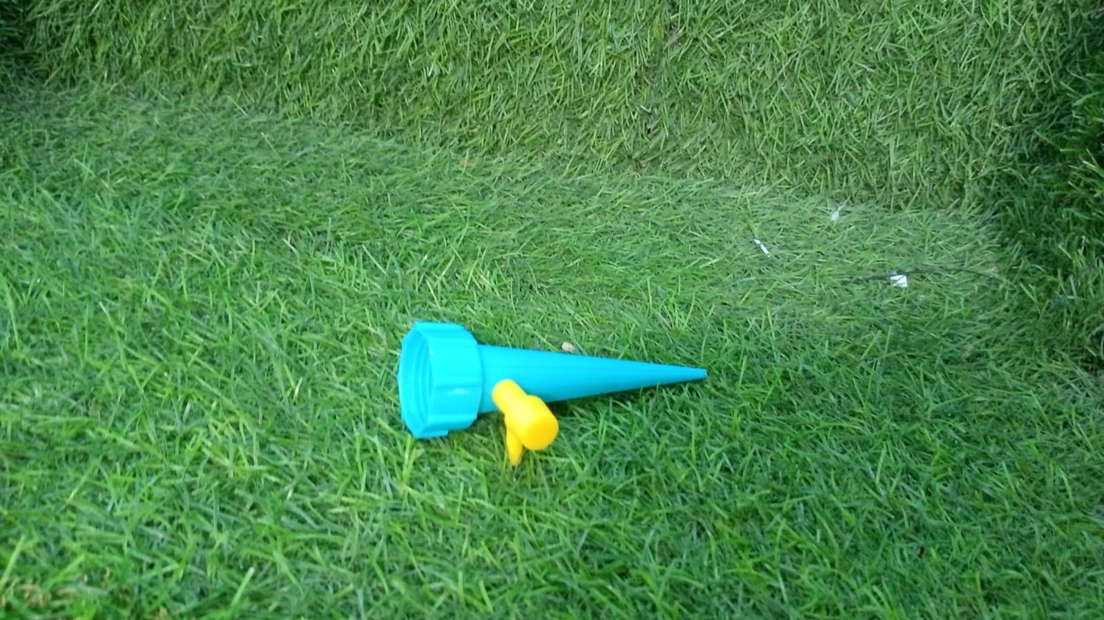 Plant Watering Spikes self Watering Spikes Water dripper for Plants, Adjustable Plant Watering Devices with Slow Release Control Valve Switch - Shopmania Wholesale