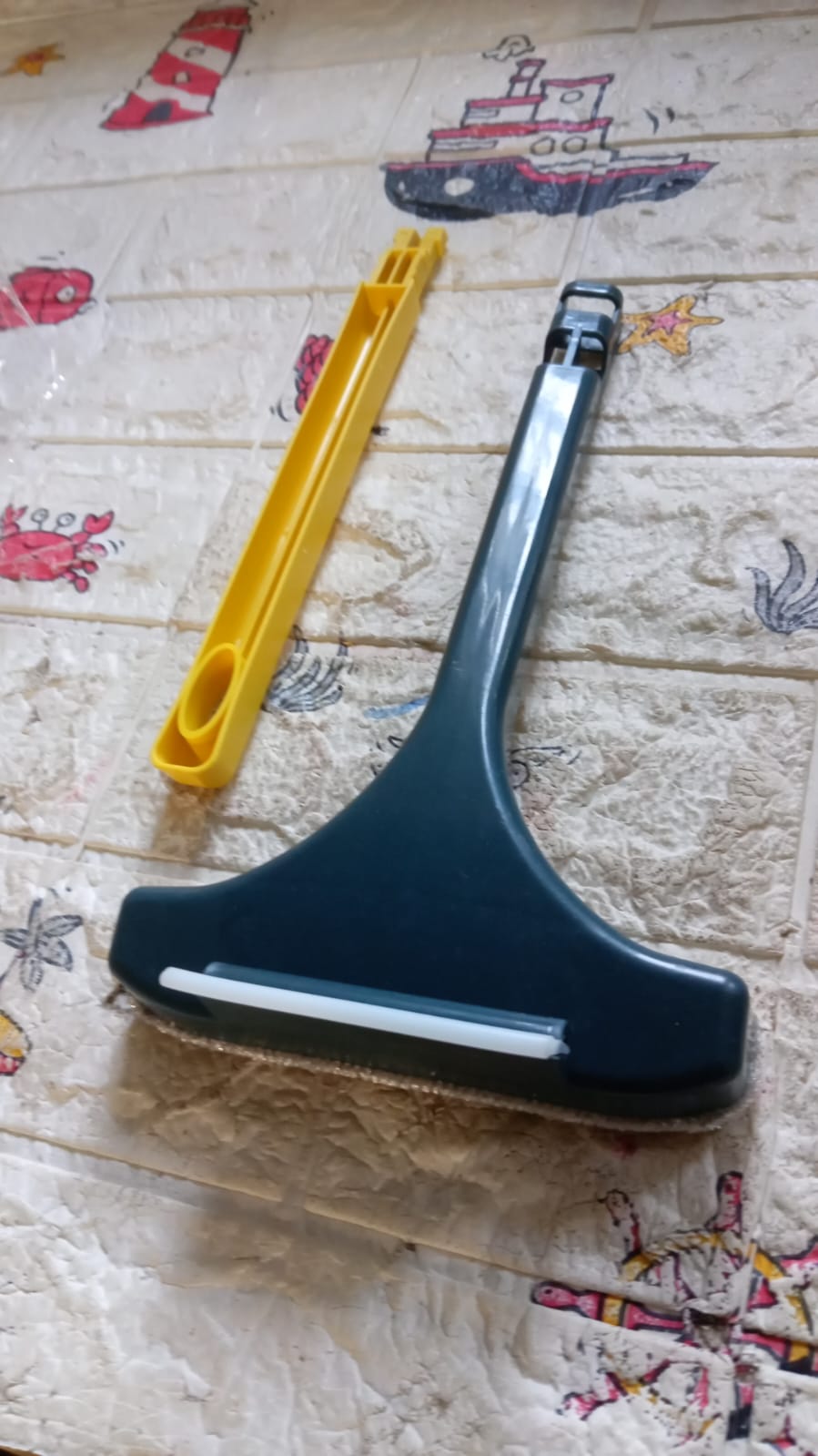Brush 2 in 1 Mesh Cleaning Brush & Wiper with Extended Handle Window Cleaning Brush Net Cleaner,Magic Window Cleaner Brush, Window Mesh Cleaner (1 Pc) - Shopmania Wholesale