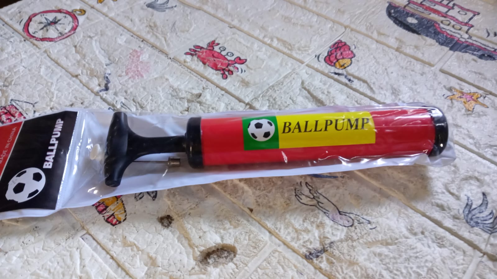 Plastic Pump for Inflating Balls (24CM) - Inflatable Ball Development Toy - Shopmania Wholesale