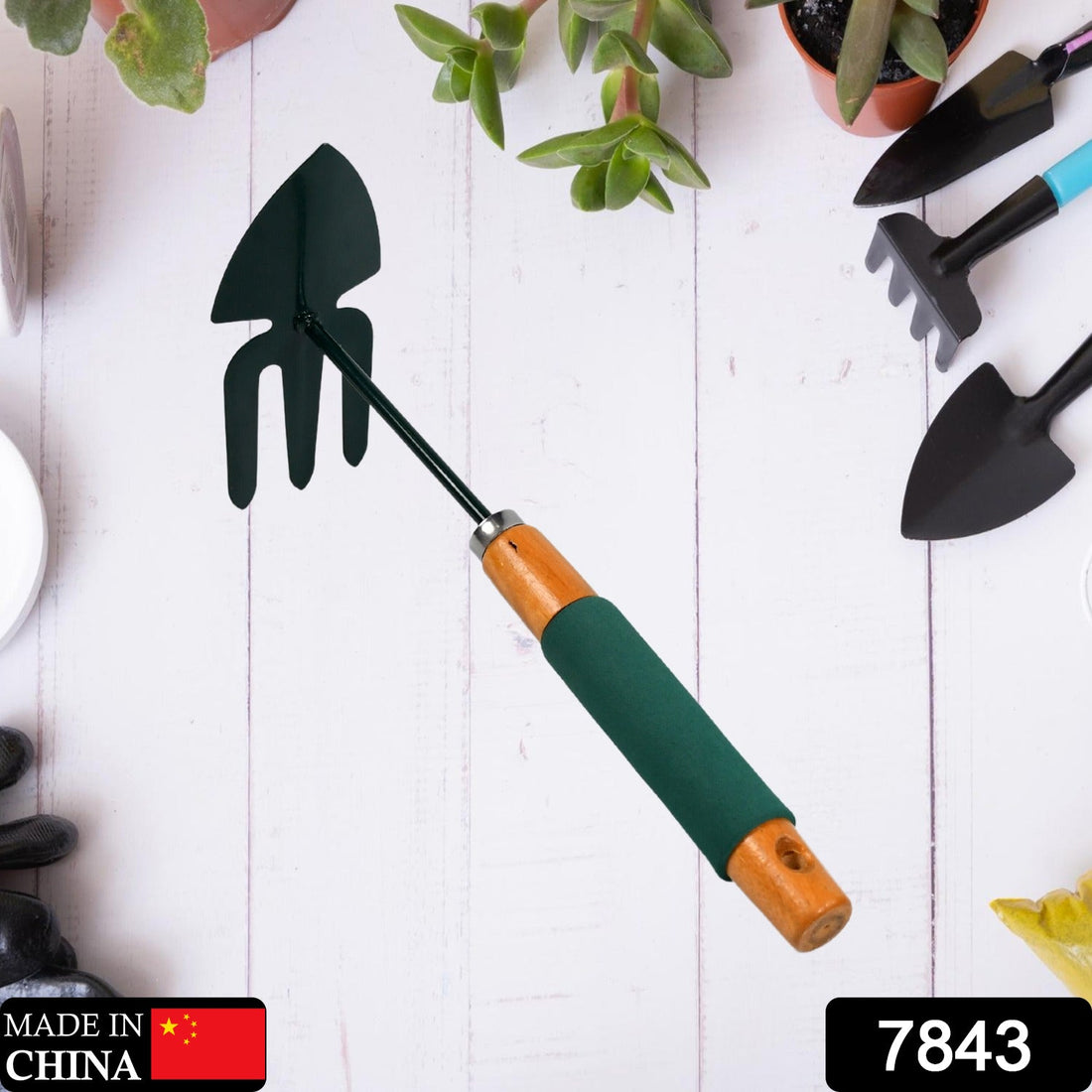 Double hand hoe gardening tool