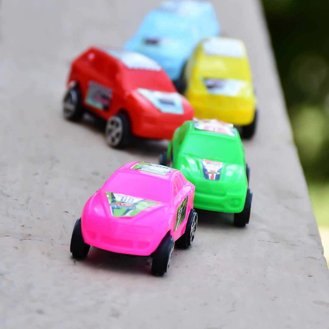 Multicolor pull and push car set