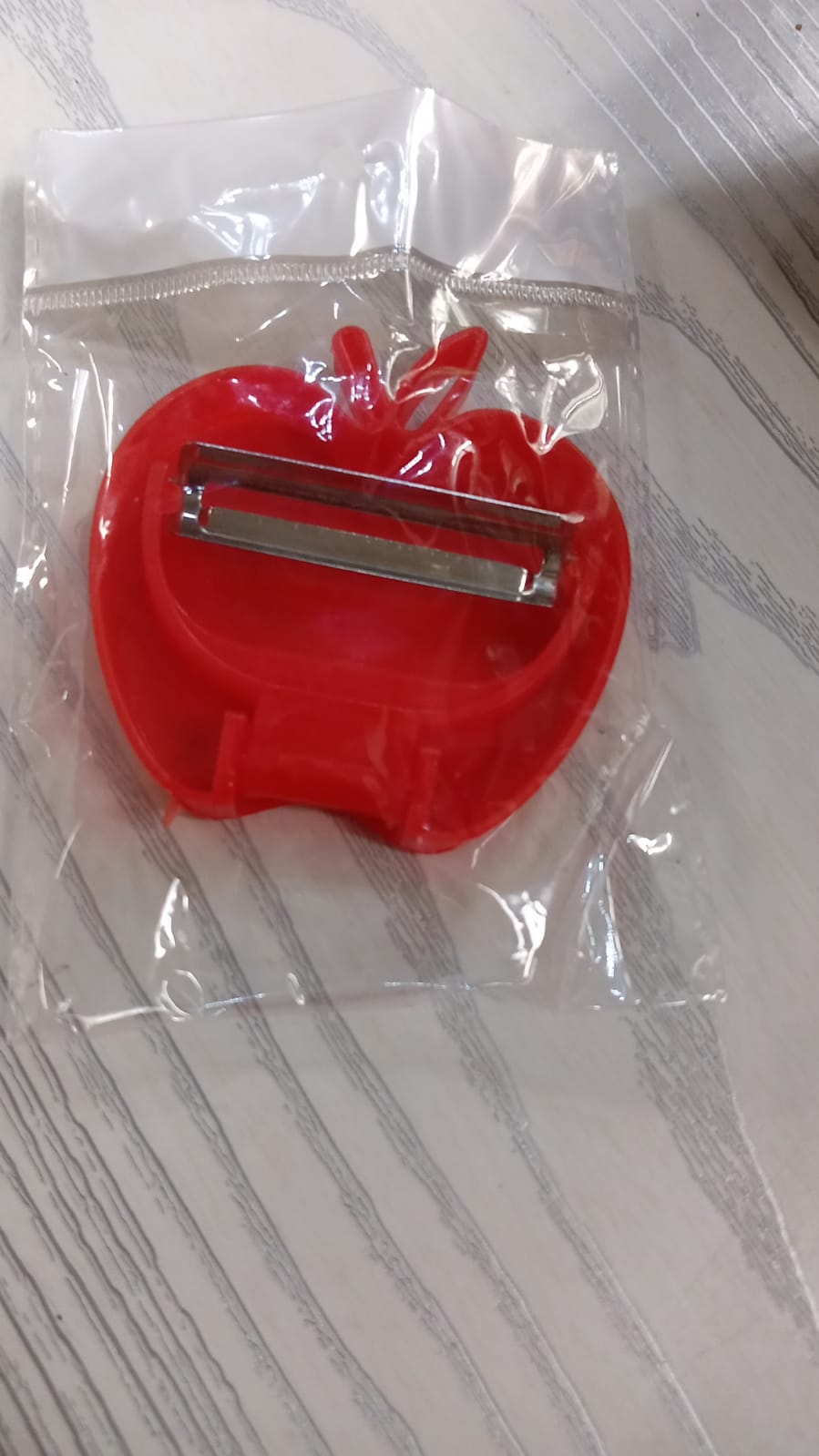 Apple Shaped Folding Peeler Vegetable Peeler for Kitchen, Home Fruit Peelers, Great for Peeling Potato, All Types of Vegetable - Shopmania Wholesale
