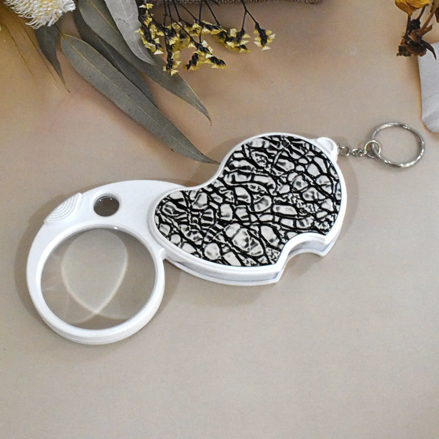 Double-Magnification Led Magnifiers Light Folding Keychain magnifier(1 Pc / Mix Color) your brand