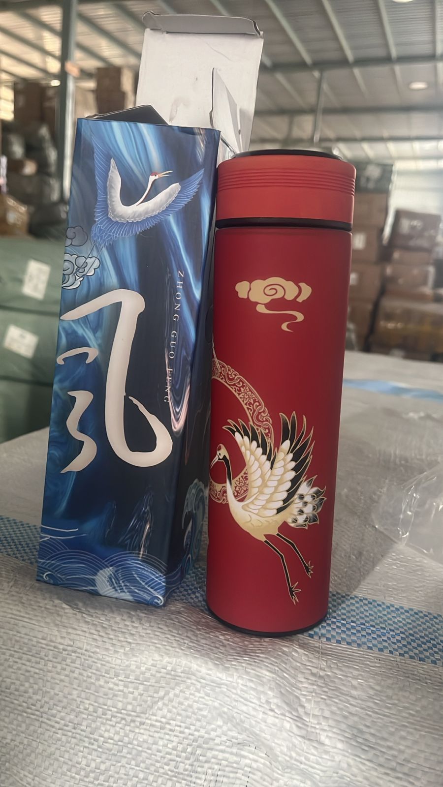 Printed Smart Vacuum Insulated Water Bottle with LED Temperature Display (1 Pc / 500 ML Approx / Multicolor) - Shopmania Wholesale