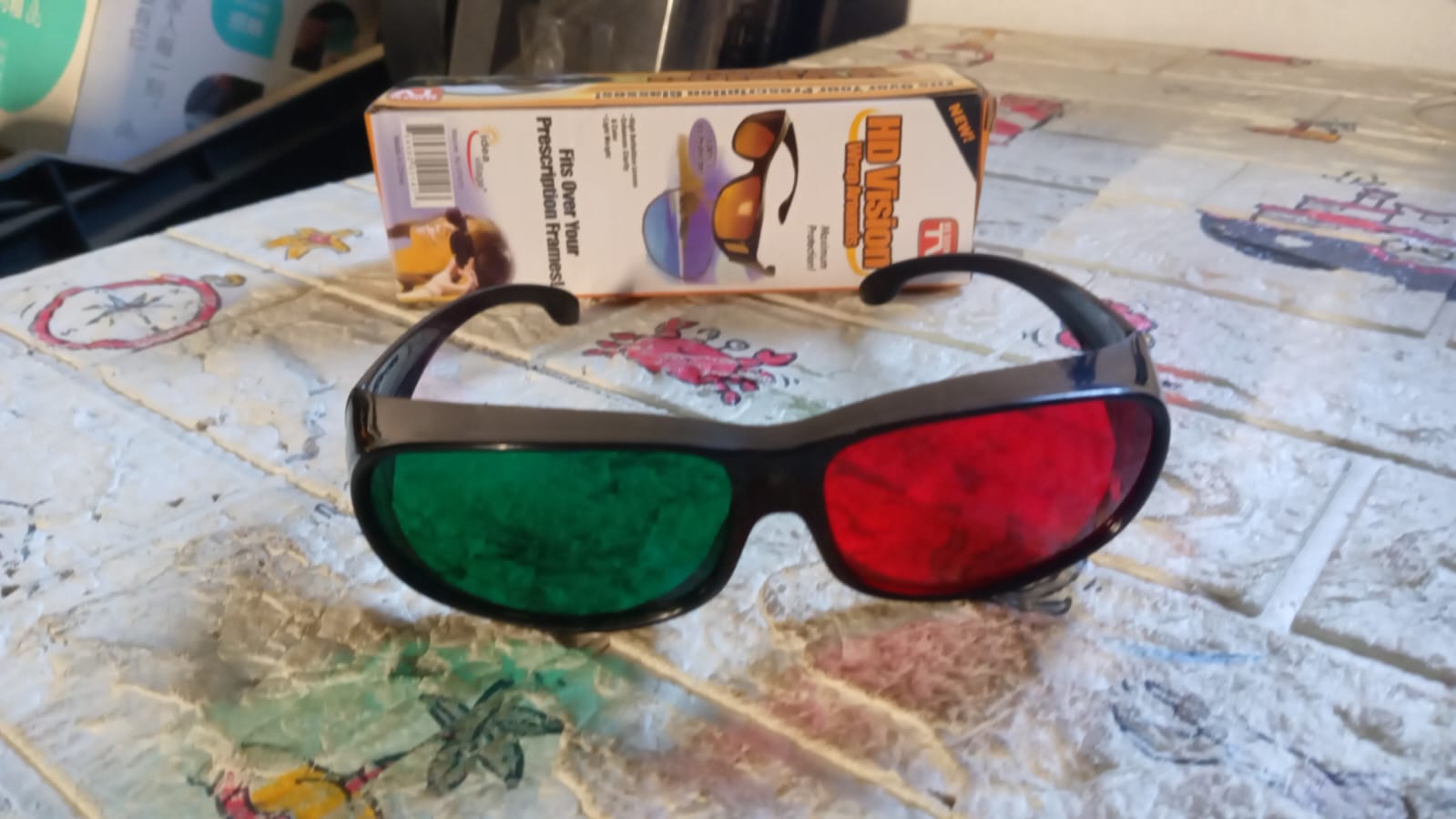 UV Protected Sunglasses,  classic Sunglasses for Men & Women, Lightweight, Both Outdoor and Indoor Use (1 Pc ) your brand