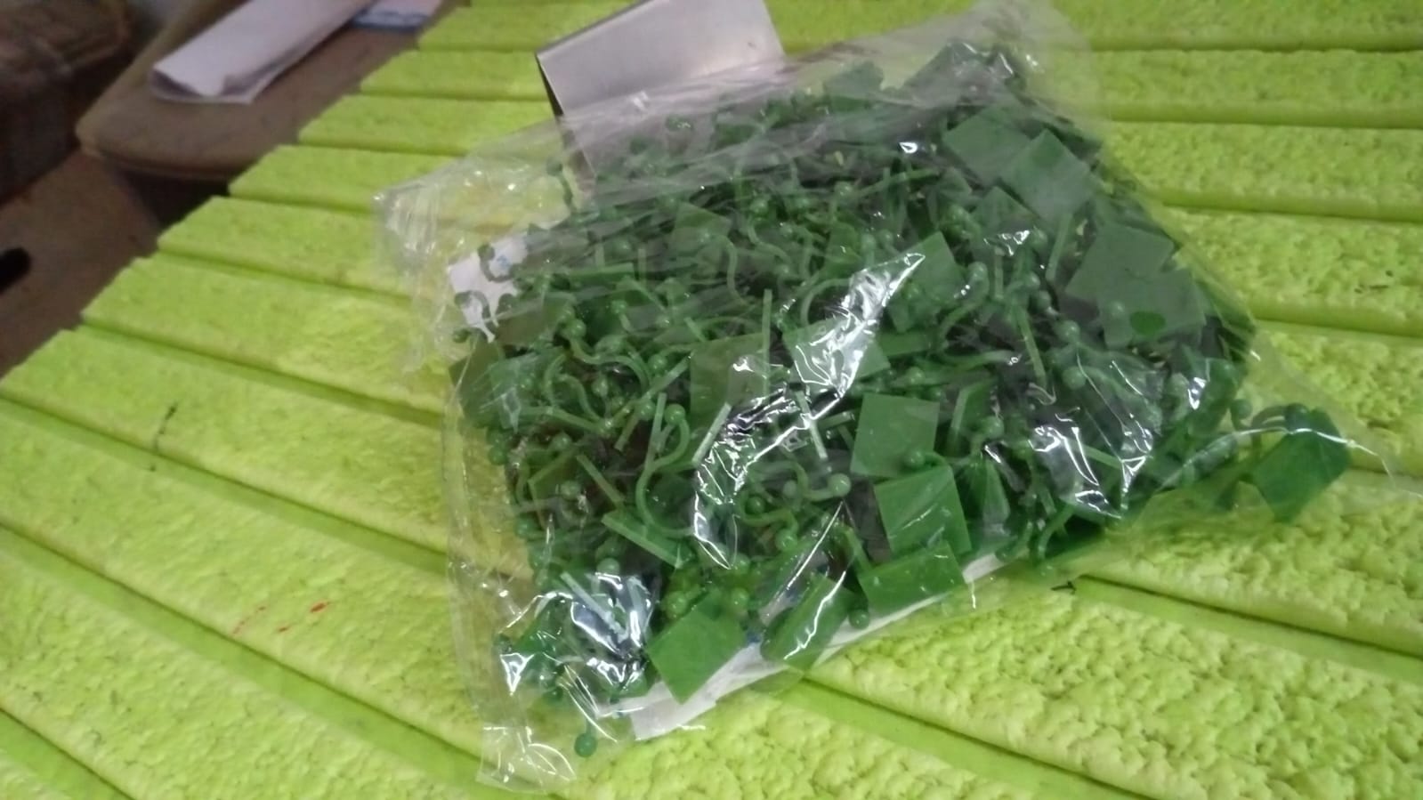 Plant Climbing Wall Fixture Clip Self-Adhesive Hook (200 Pcs Set) - Shopmania Wholesale