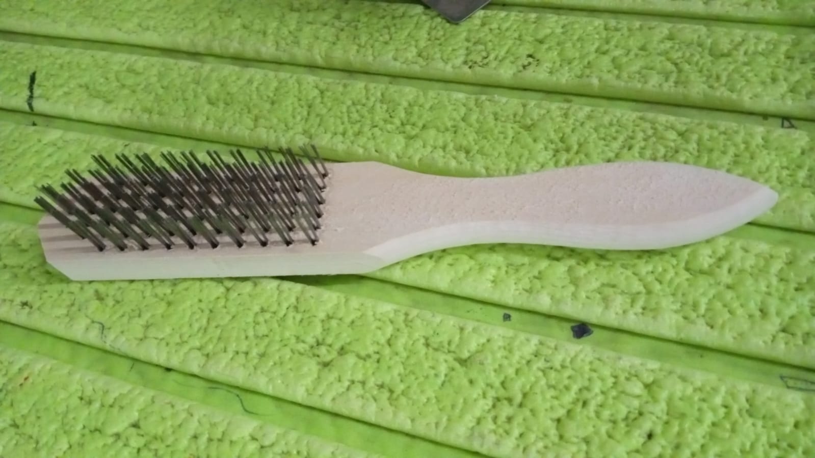 Wooden Handle Steel Wire Brush (1 Pc) - Shopmania Wholesale
